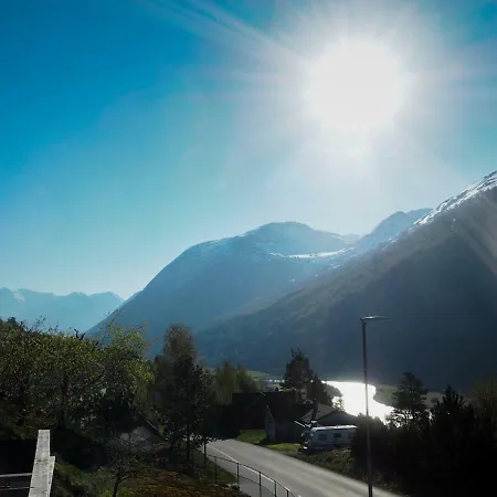 Stor Og Moderne Apartamento Stryn